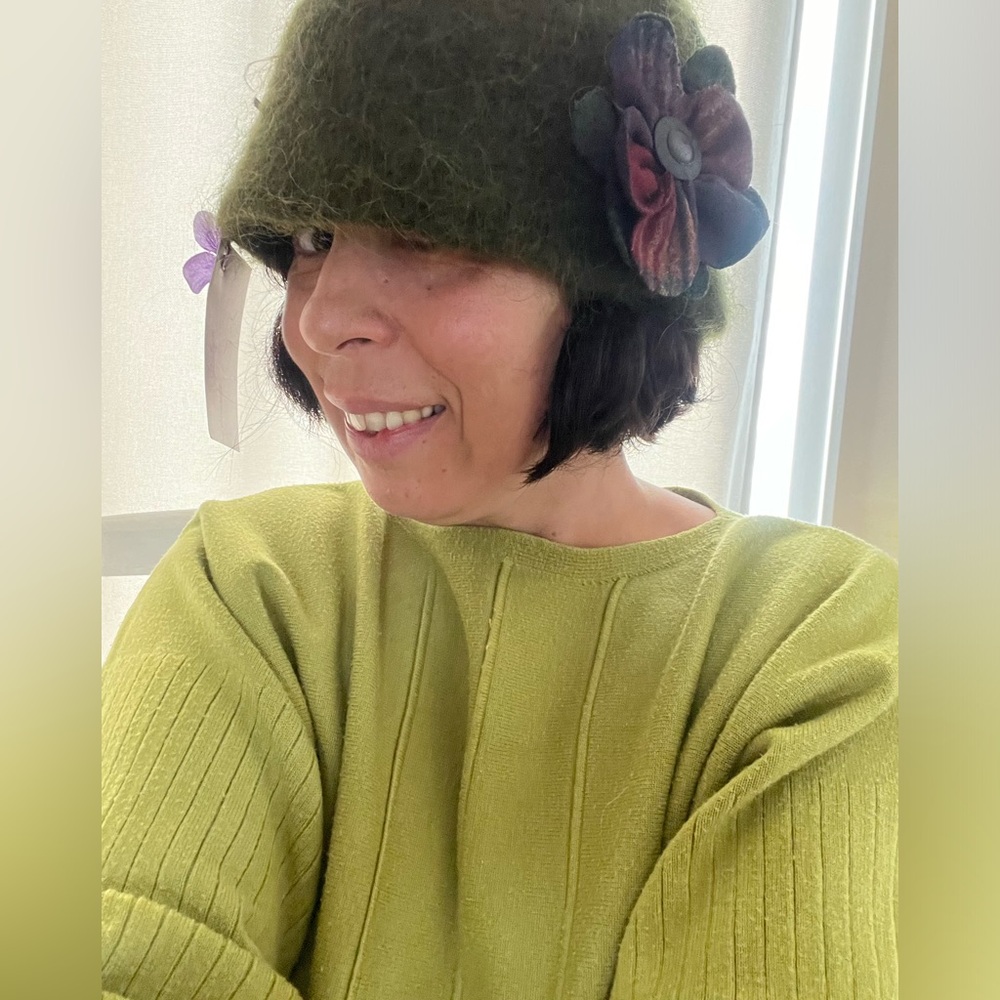 Hand felted hat army green with flower detail